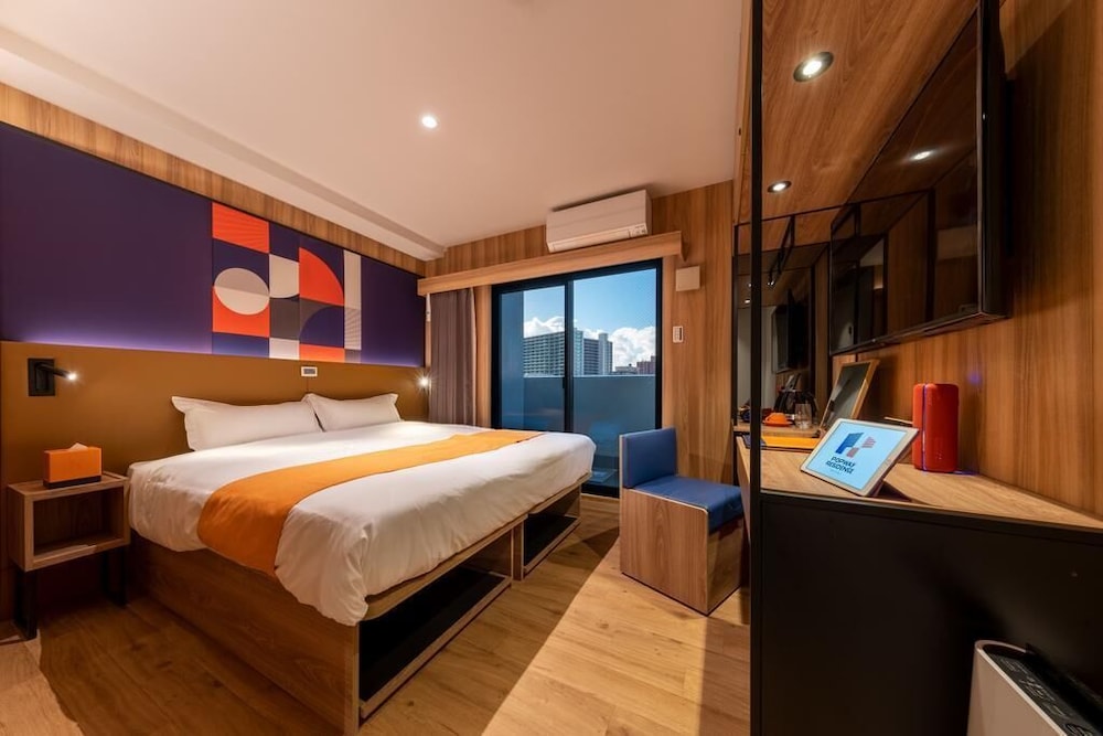 DELUXE, DOUBLE BED