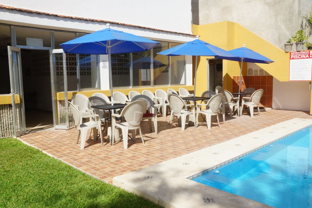 Las Dalias Inn 50/60