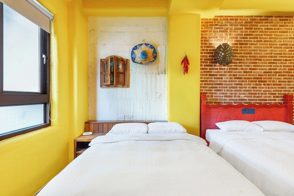 Family, 1 Double and 2 Queen Beds