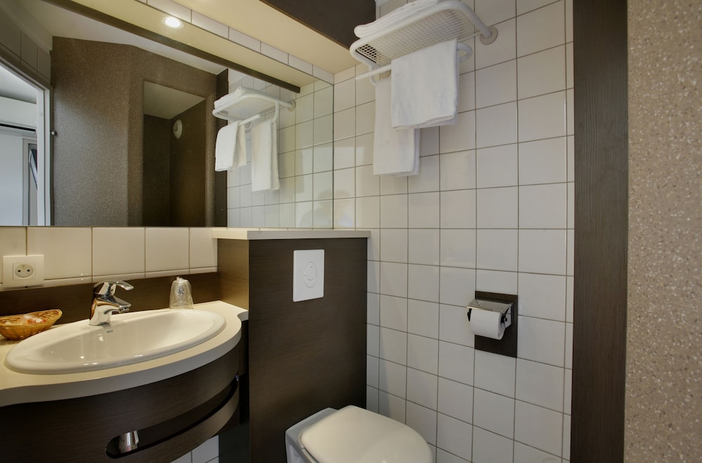 The Originals City Hotel Helios Roanne Nord 48/50
