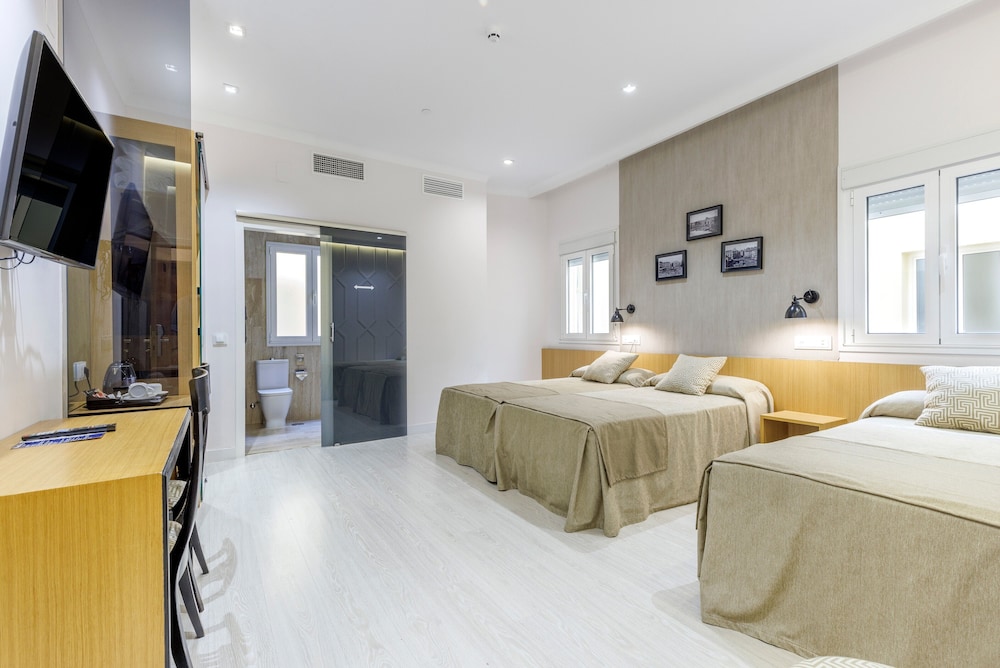 ROOM, TRIPLE