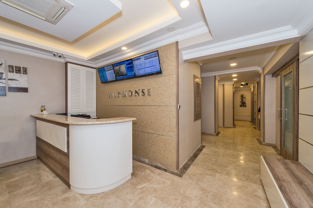 Alphonse Hotel 5/50