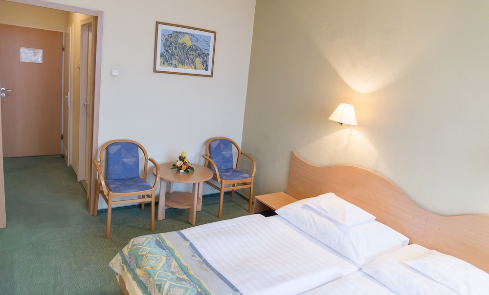 HUNGUEST HOTEL HELIOS 17/56