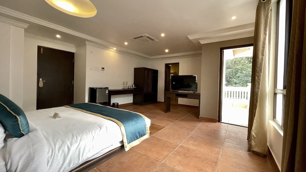 STANDARD, KING BED, BALCONY, ANNEX