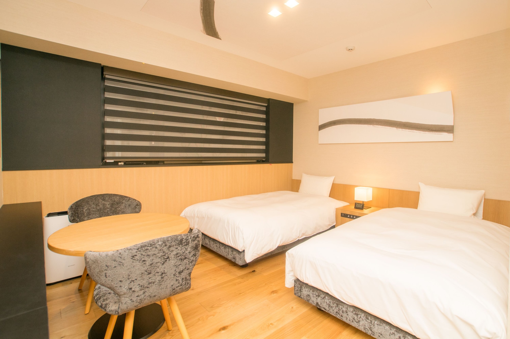 ROOM, TWIN BEDS