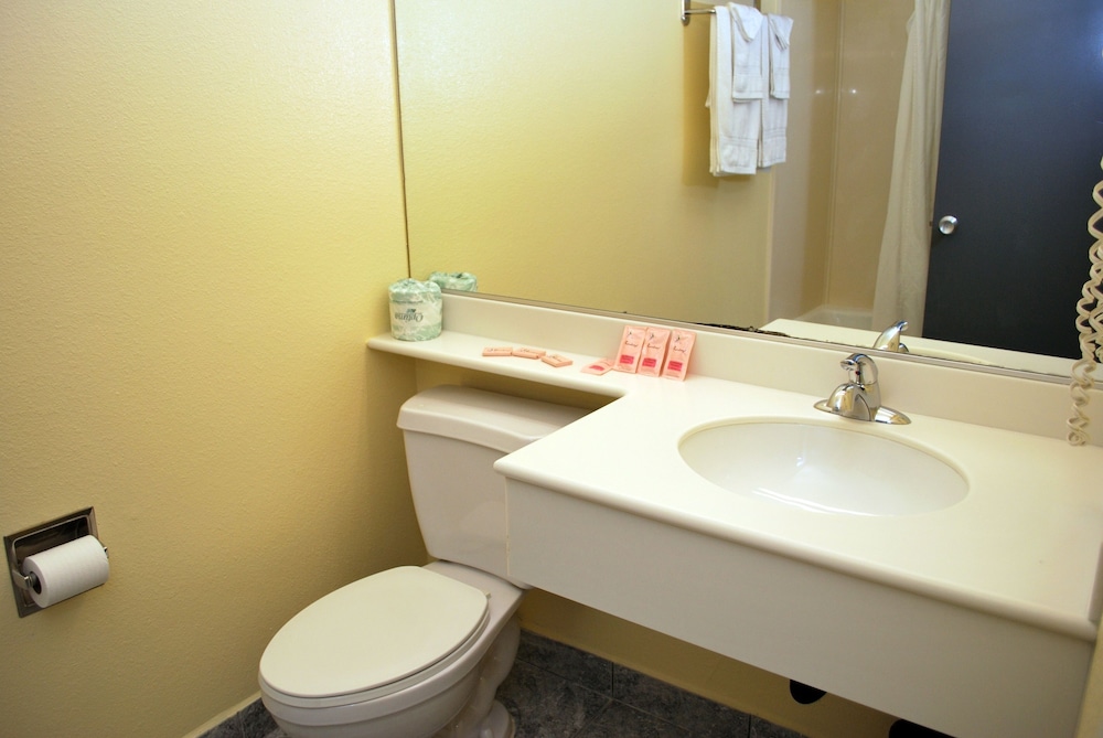 1 BEDROOM, TRIPLE