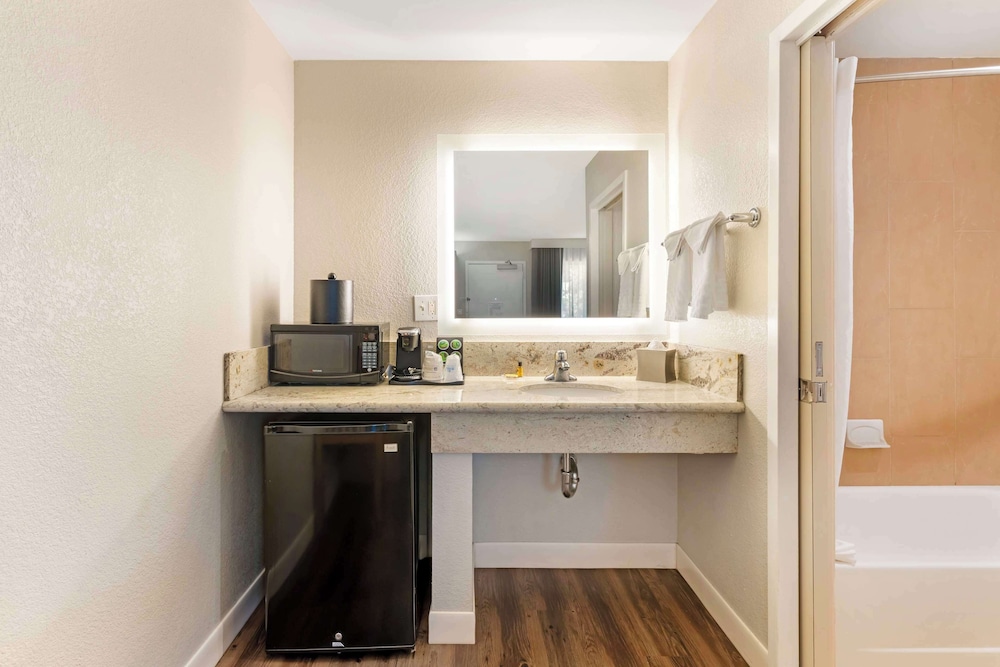 Best Western Plus Rancho Cordova Inn 62/63