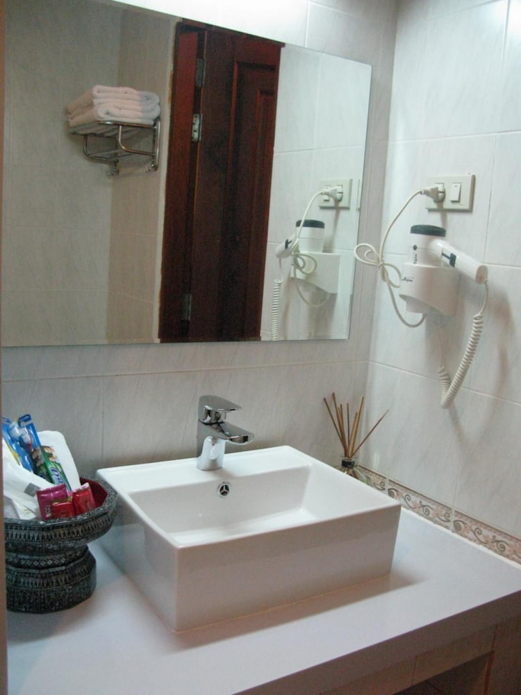 CHANTHAPANYA HOTEL 39/44