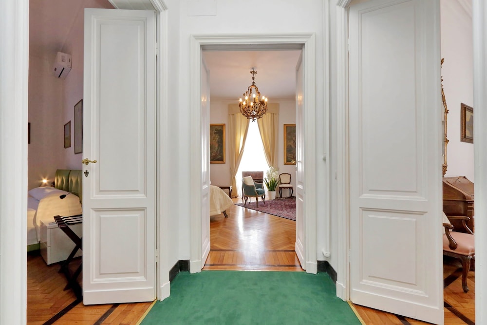 Prestigious Apartment Via Veneto 5/28
