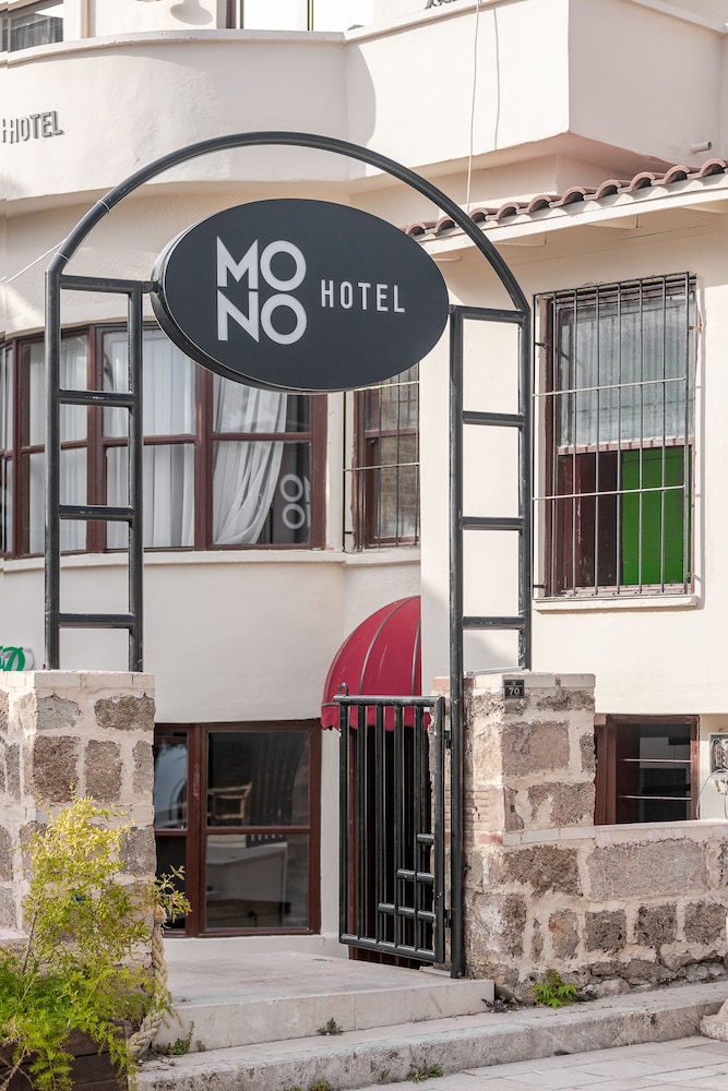 Mono Hotel 4/49