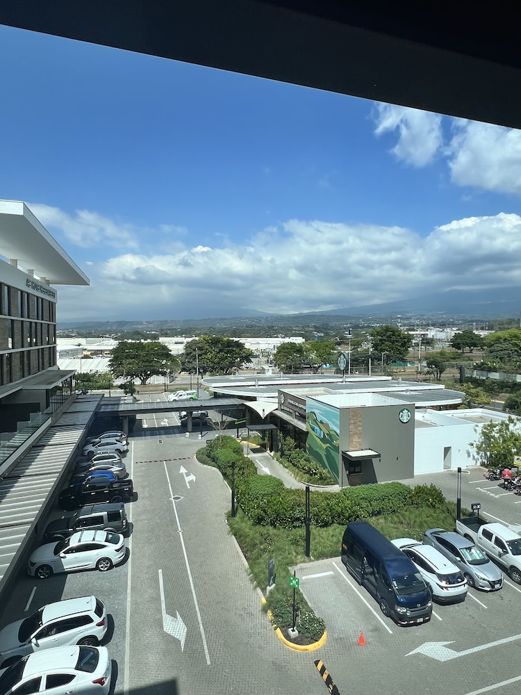 AC Hotel by Marriott Heredia Belen 38/50
