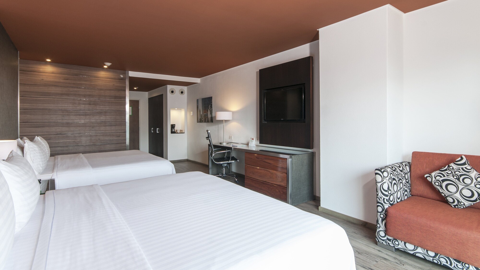 Premium, 2 King Beds, Balcony