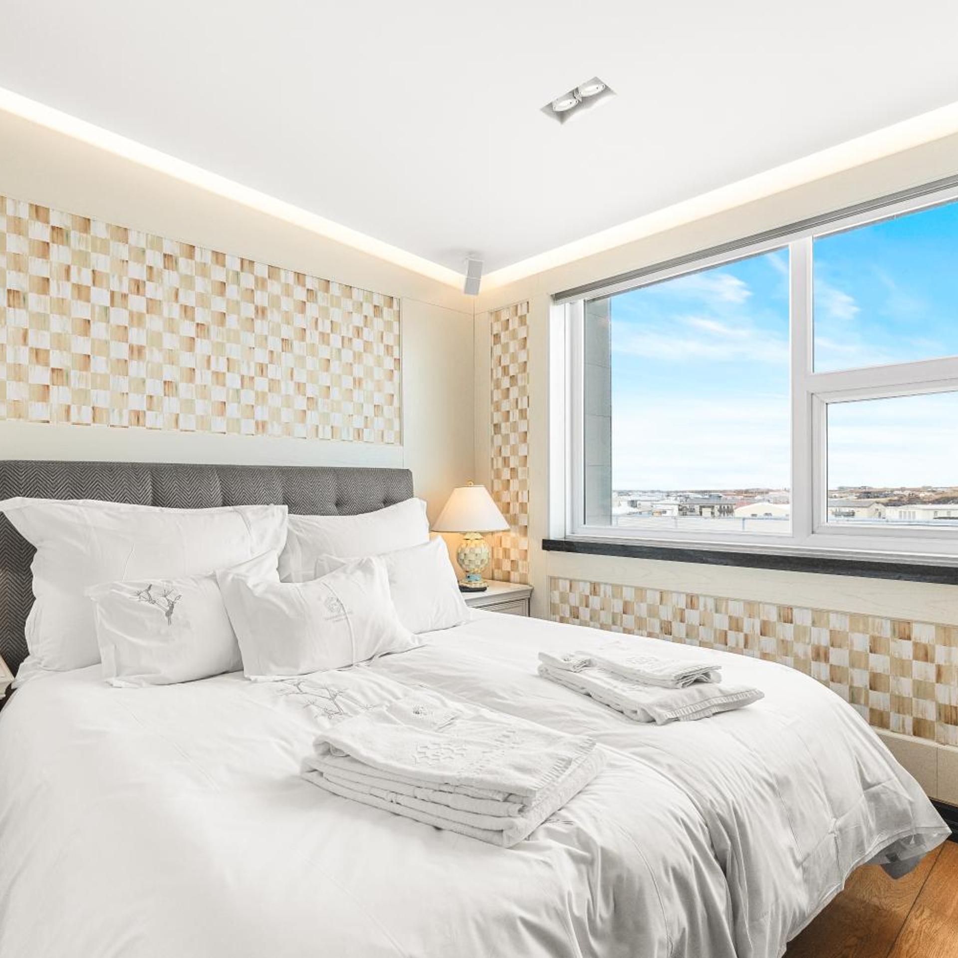 Emerald, Suite