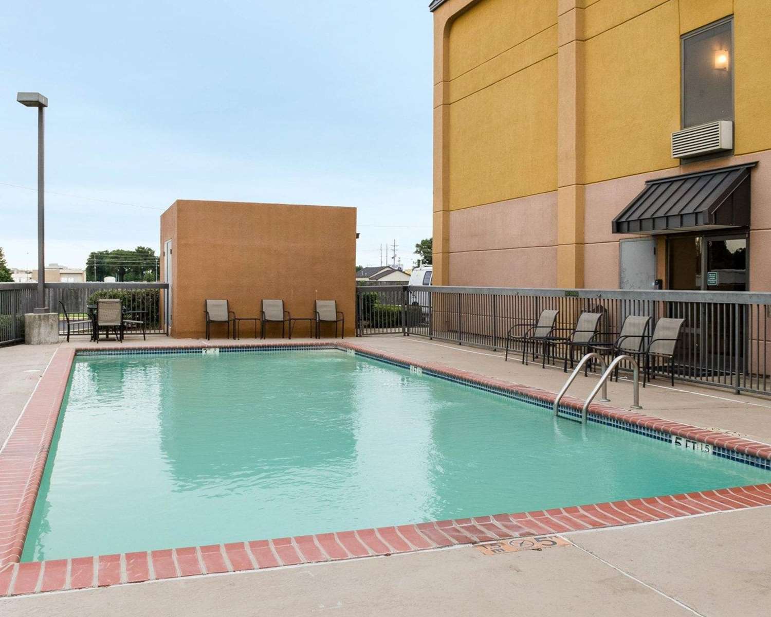 Quality Inn Cleveland MS 4/12