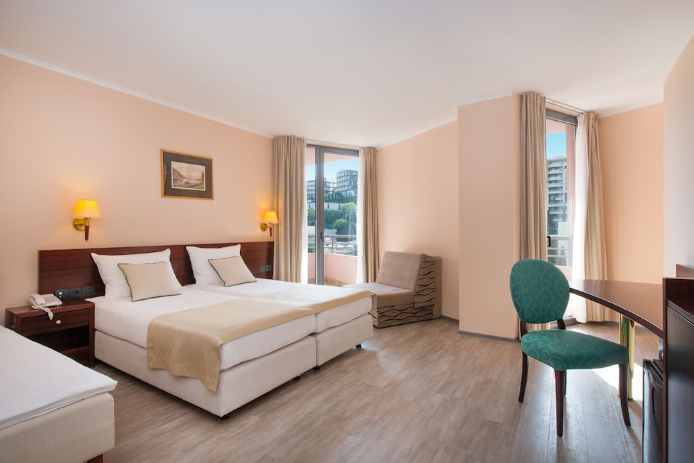 Iberostar Waves Bellevue 33/74