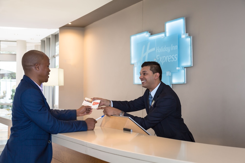 HOLIDAY INN EXPRESS DURBAN - UMHLANGA 50/83