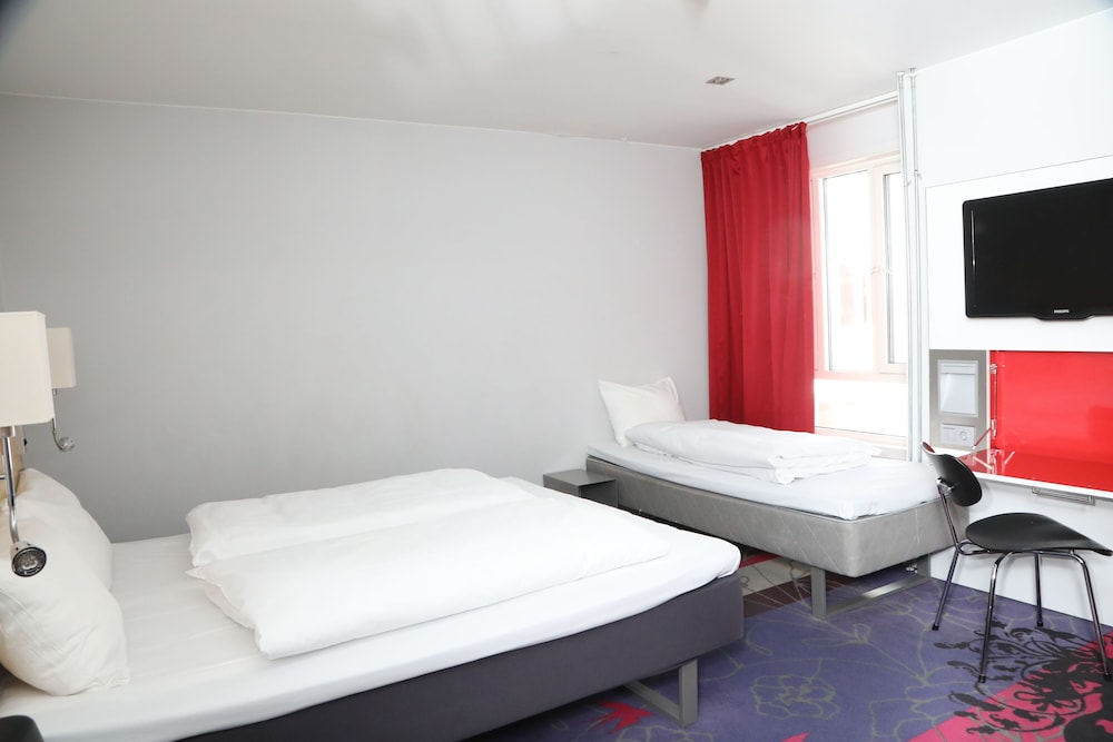 ROOM, TRIPLE