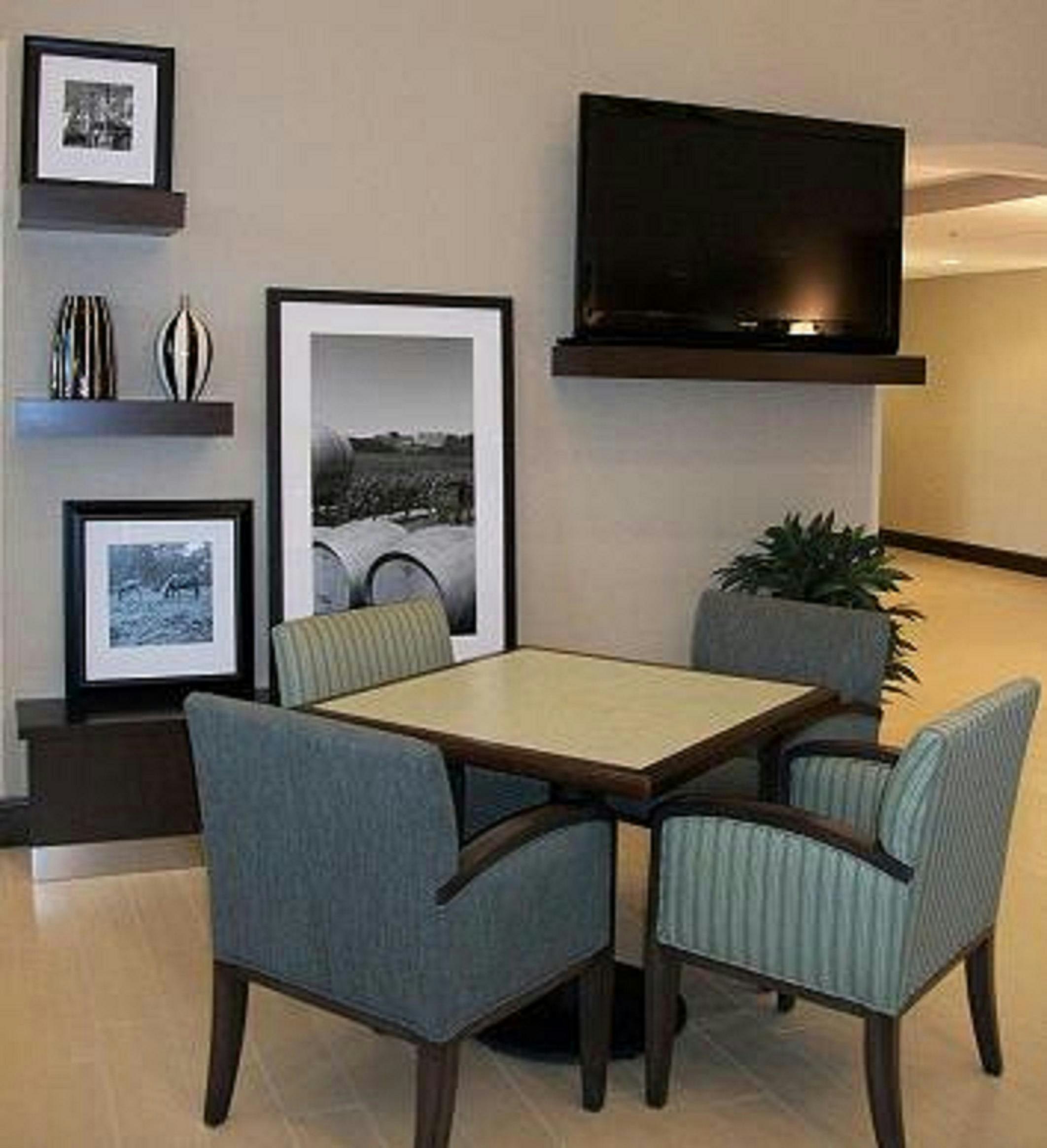 Hampton Inn Suites Manteca 38/50