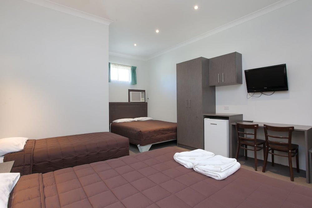 Sapphire Palms Motel 29/69