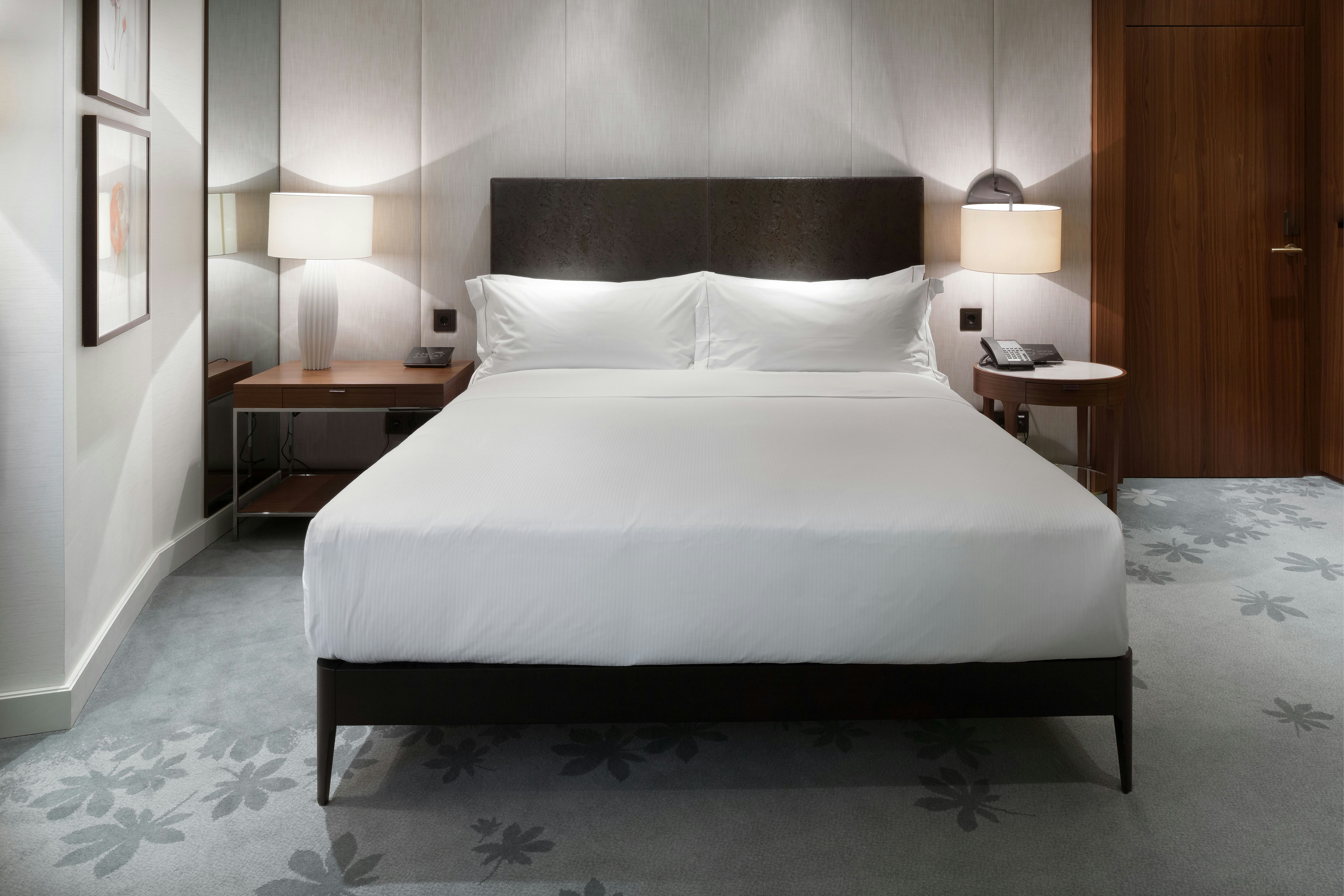 Hilton Kyiv 25/70