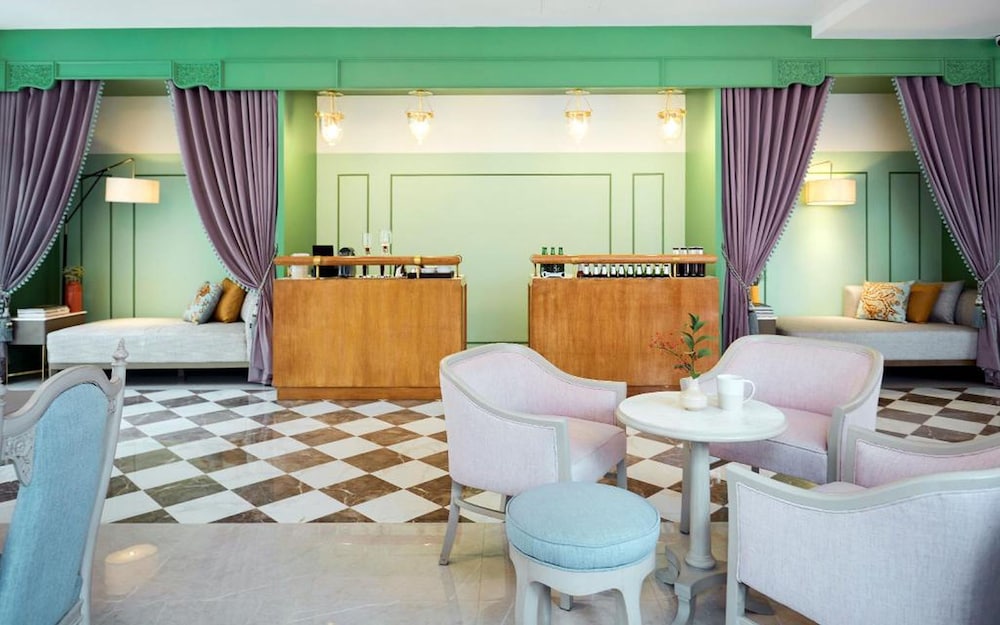 56 Surawong Hotel Bangkok 52/66