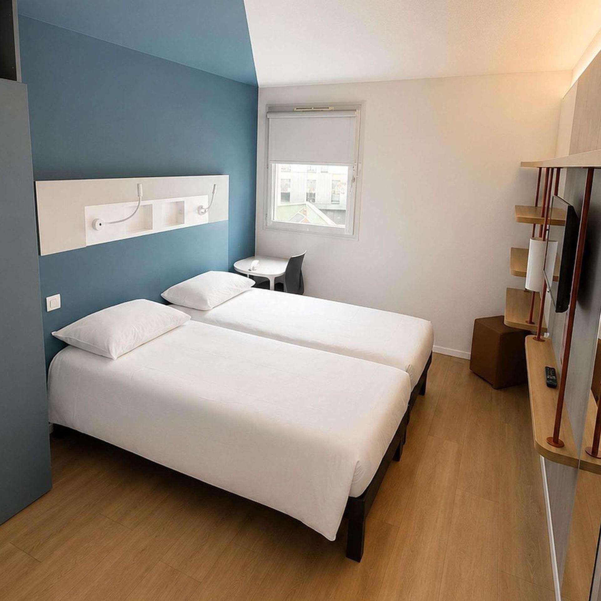 Room, Triple, Twin Beds
