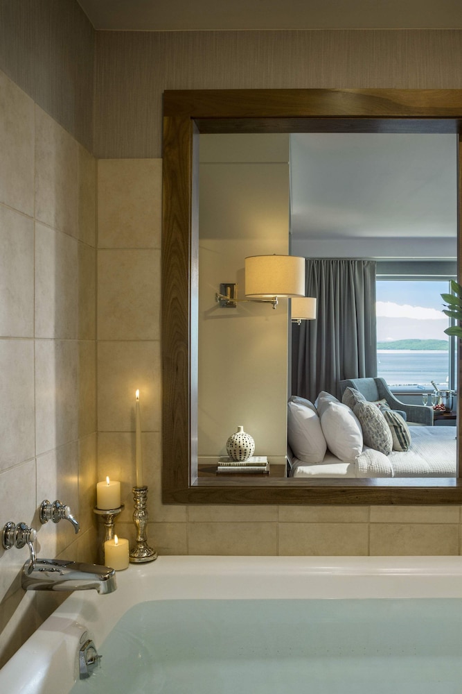 Courtyard Marriott Burlington Harbor 32/48