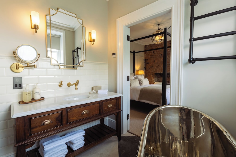 The Regency 46/49