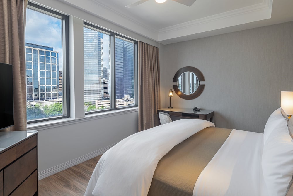 Suite, King Bed, Sofa