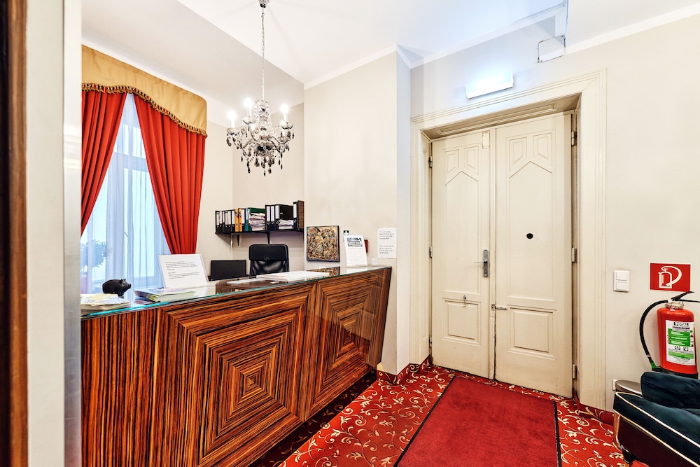 PENSION BARON AM SCHOTTENTOR HOTEL 7/50