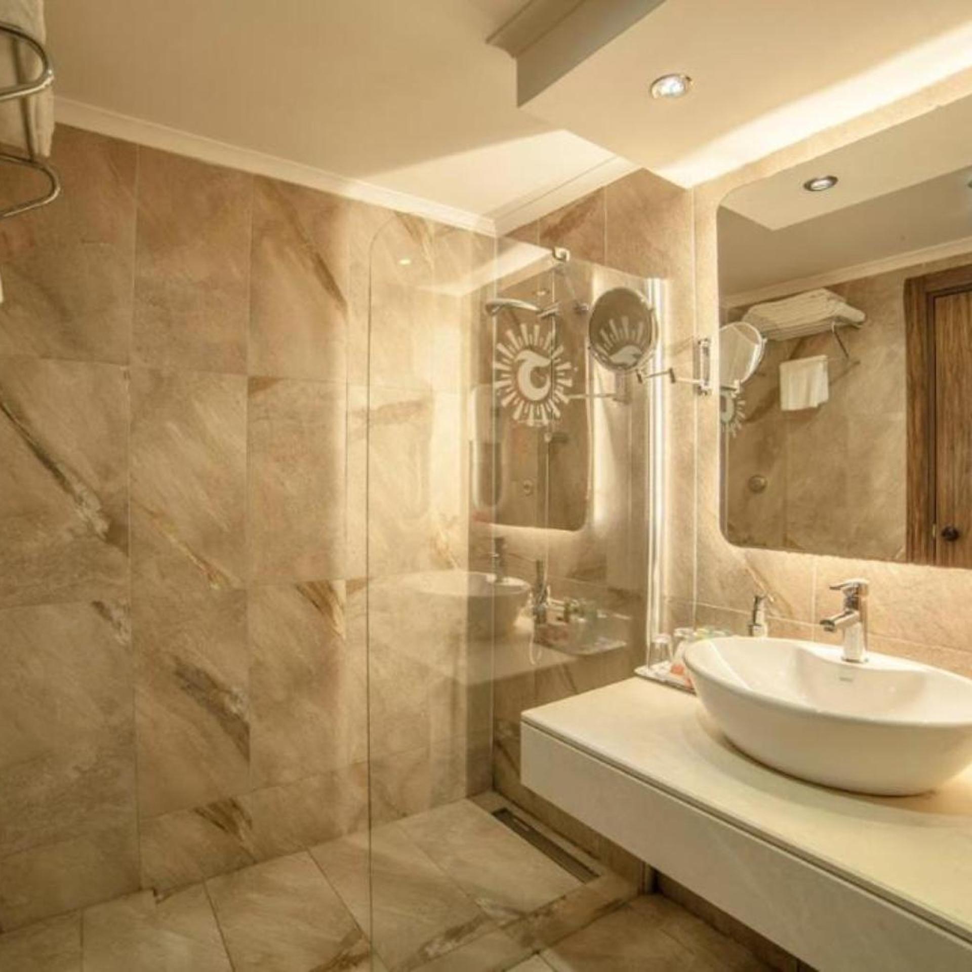 غرفة قياسية بسريرين منفصلين بإطلالة على البحر، Club Hotel Turan Prince World 4/5