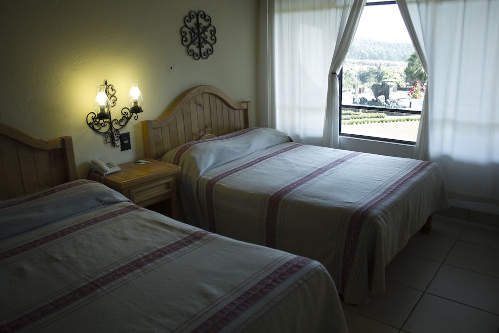 Room, 2 Double Beds, Hotel Pie de la Sierra 9/10