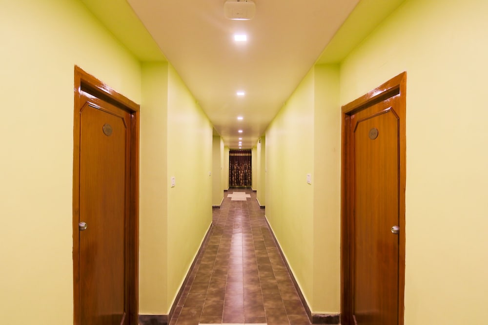 Oyo 10709 Hotel Sbt 20/23