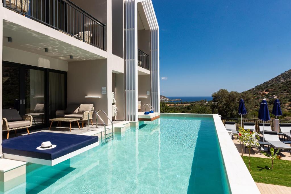 T Hotel Premium Suites 24/24
