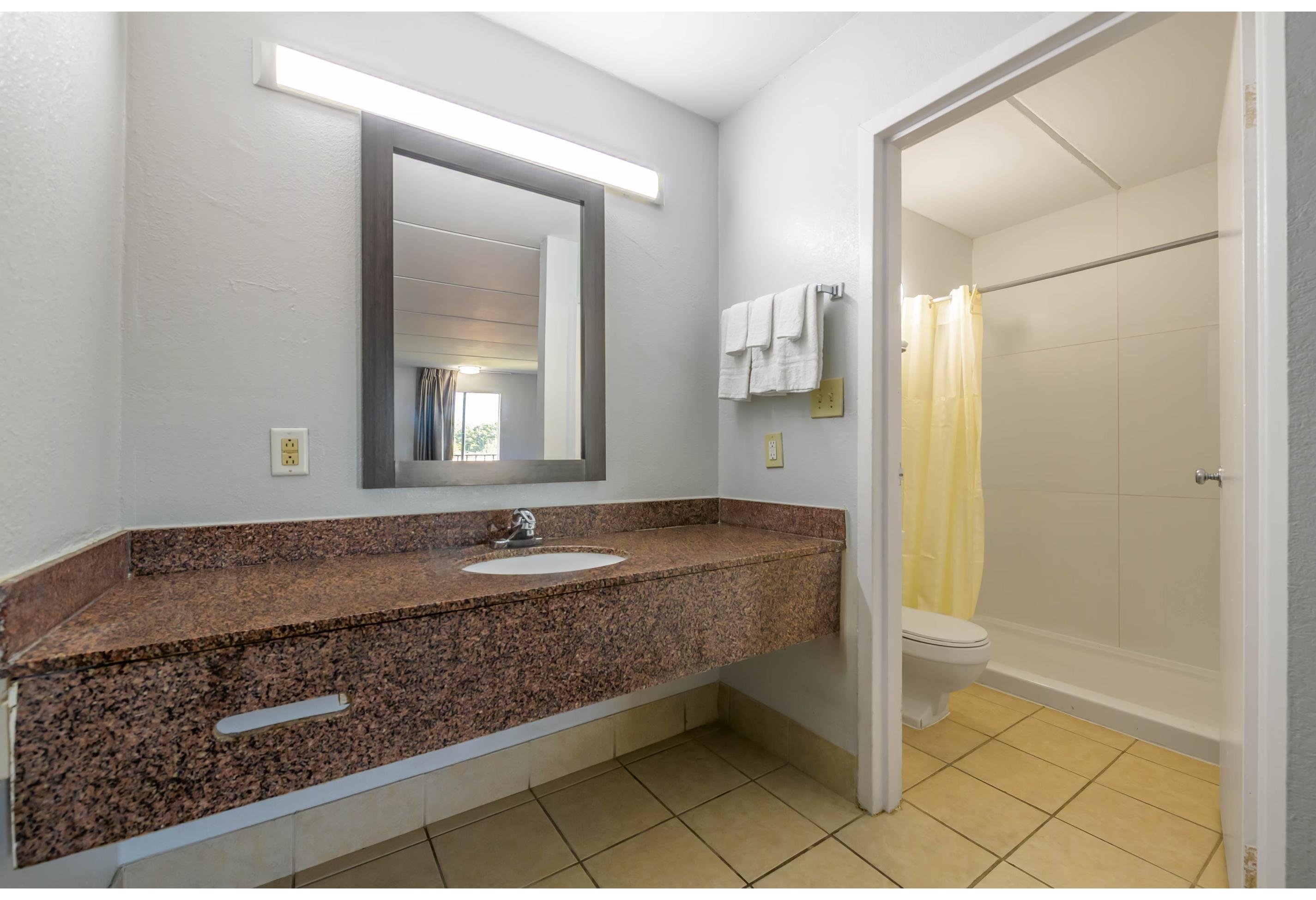 1 King Bed - Smoking, Micfridge، Motel6 Stockbridge, GA - Hwy 138 W 3/3