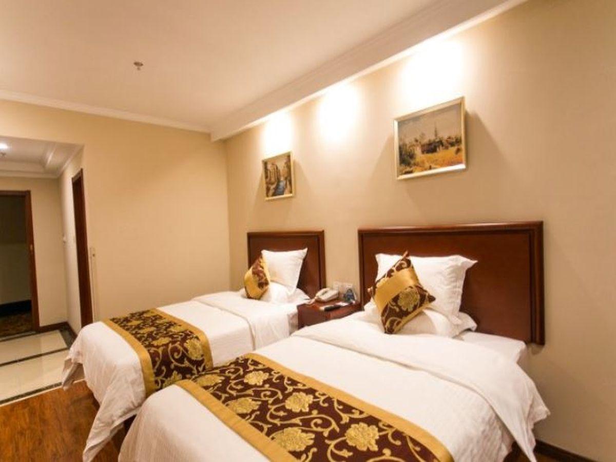 ROOM, TWIN BEDS