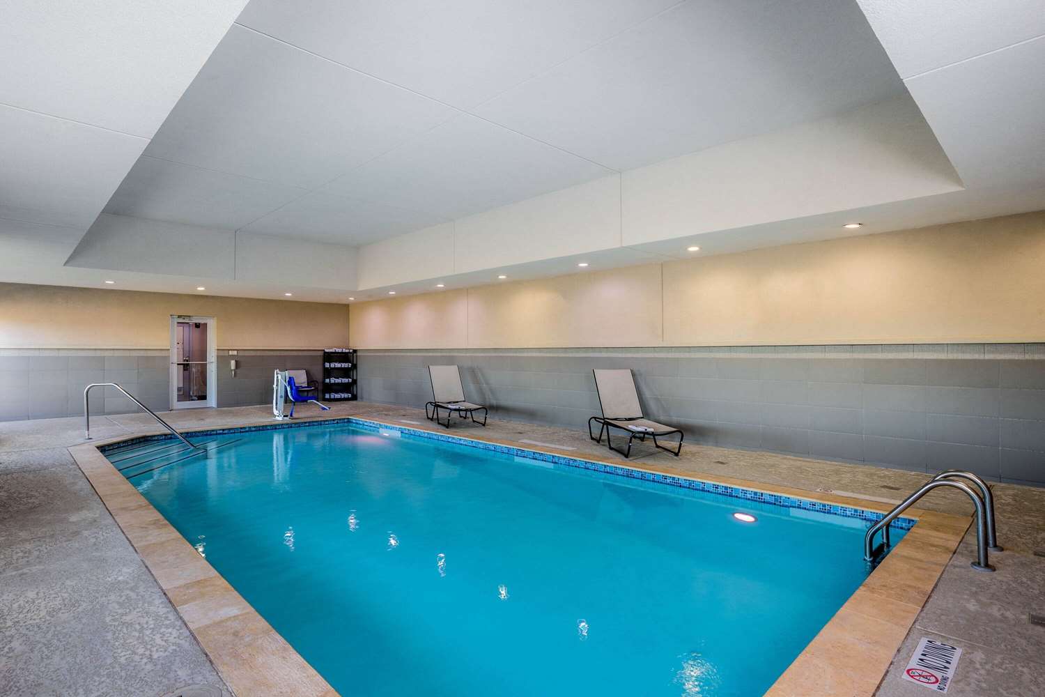La Quinta Inn And Suites By Wyndham Houston Cypress 8/24