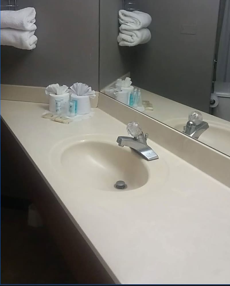 Cascadia Hotel Conference Center 27/29