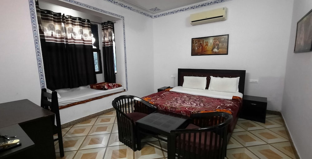 Lake Alpi resort Kumbhalgarh 25/50