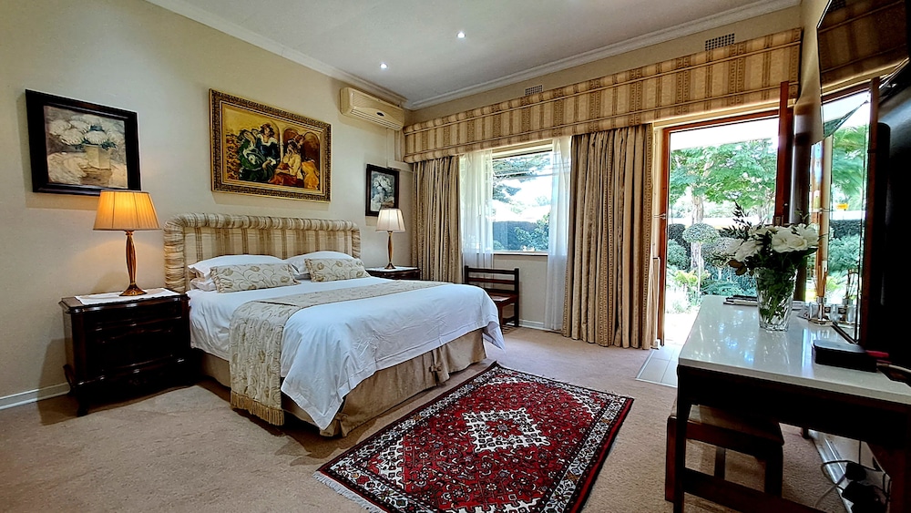 Royal Ridge Guest House and Apartments 17/70