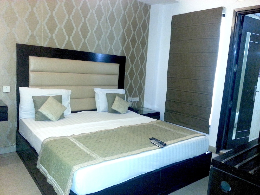 HOTEL DELHI PRIDE 9/42
