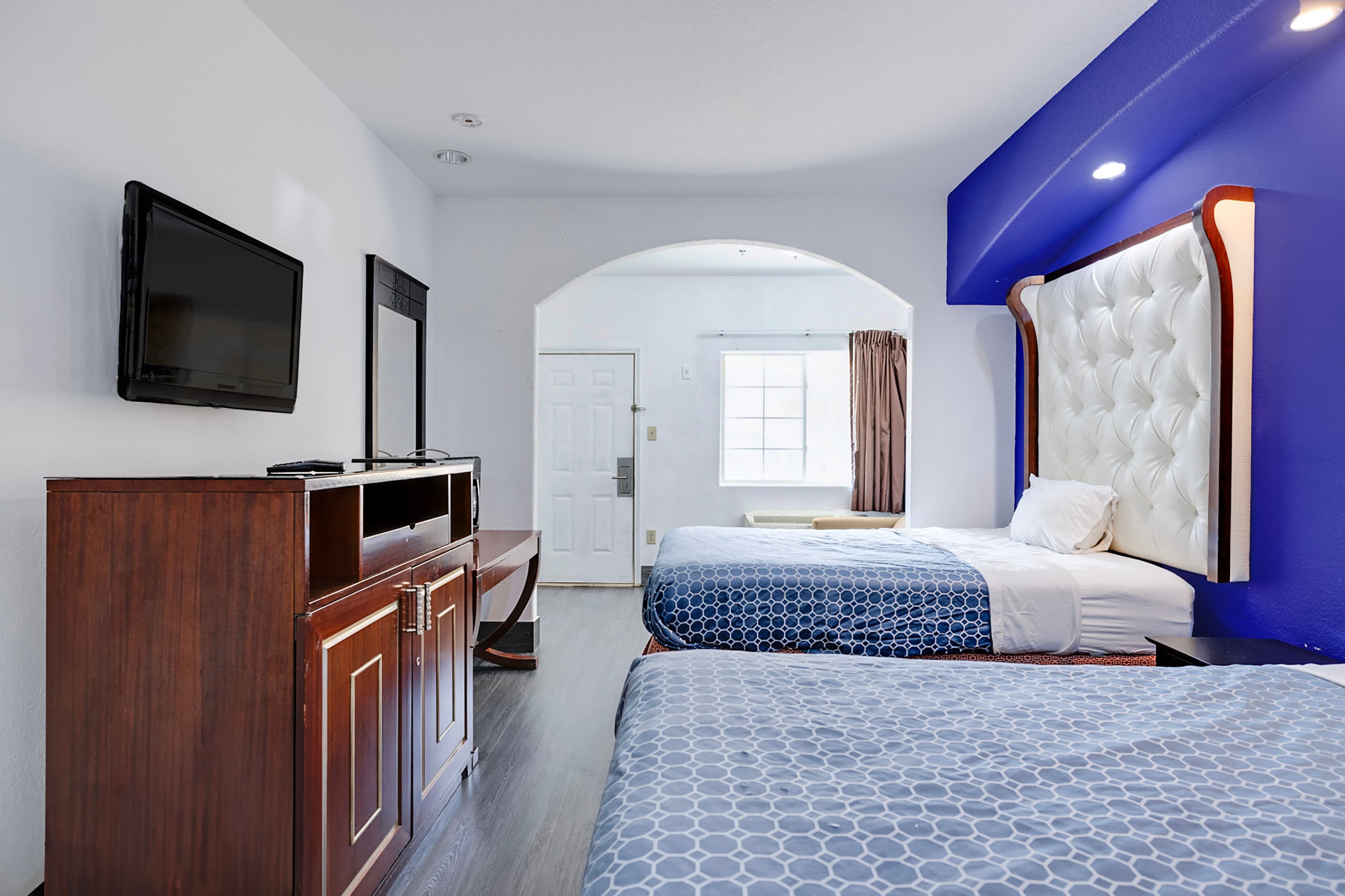 Capital O Deluxe Inn Channelview Houston I-10 24/58