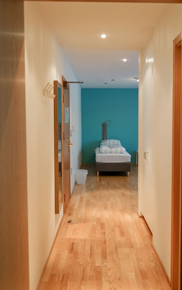 START HOSTEL 24/67