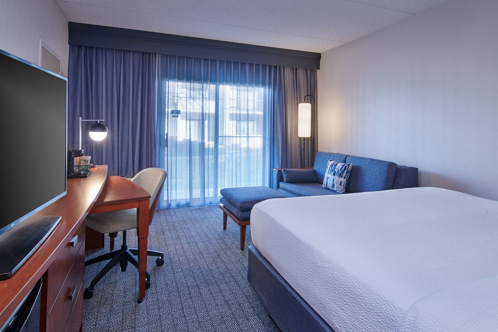 Room at Courtyard By Marriott Detroit Metropolitan Airport Romulus, ROMULUS - MI