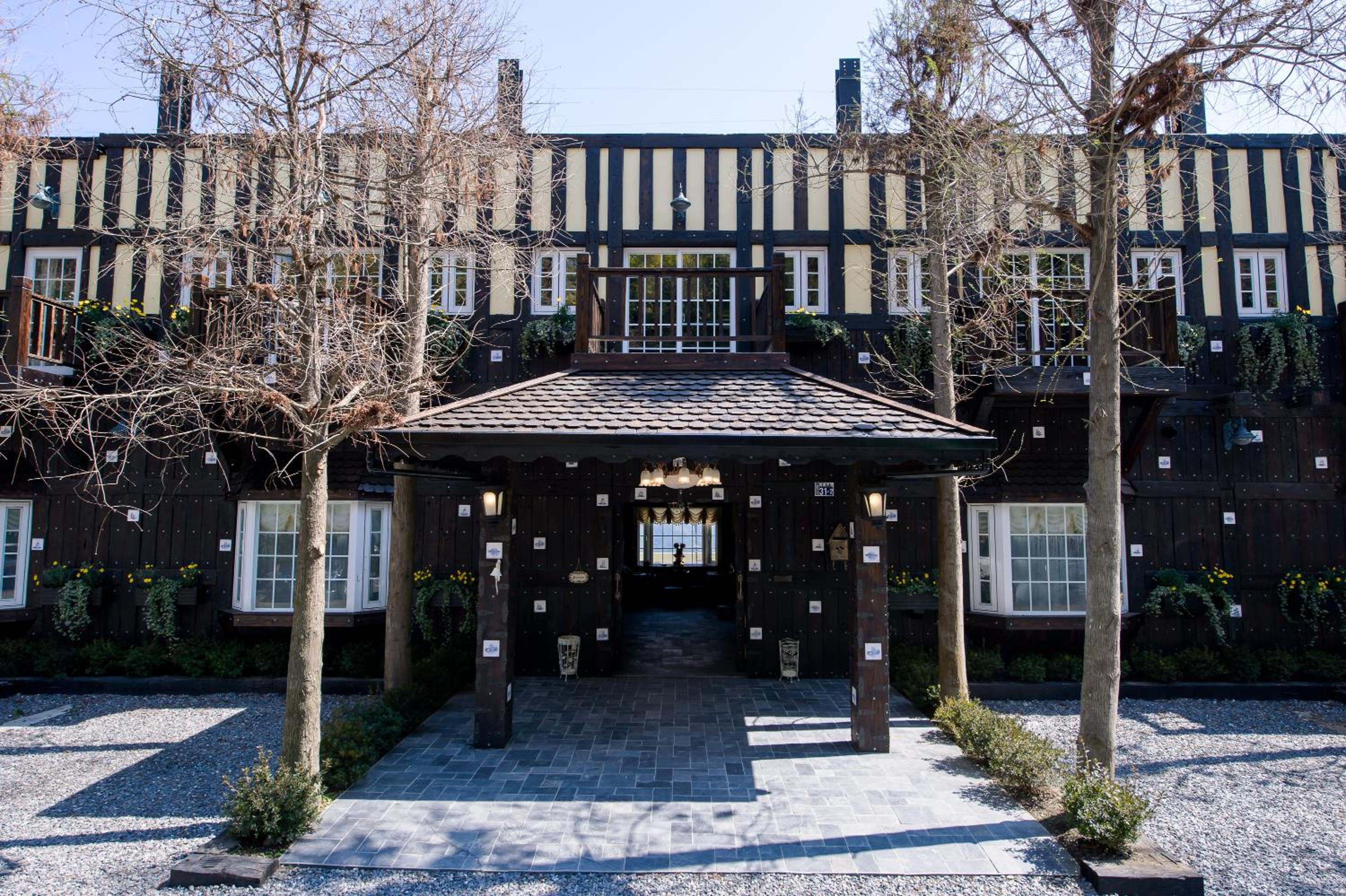 Vanse Hotel 8/43