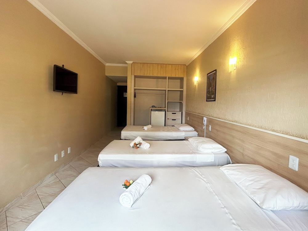 ROOM, TRIPLE, TWIN BEDS