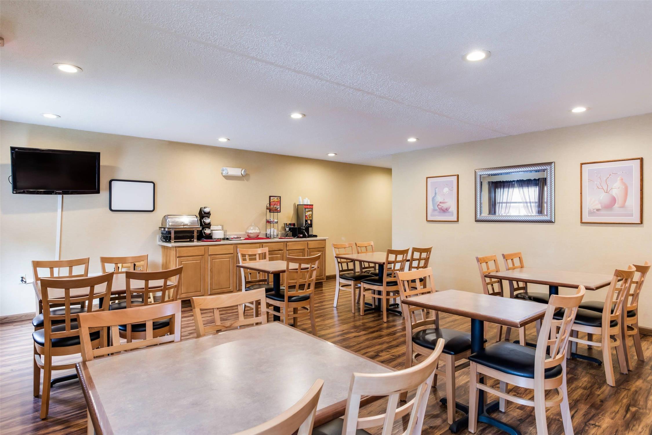 Econo Lodge Painted Post - Corning 17/23