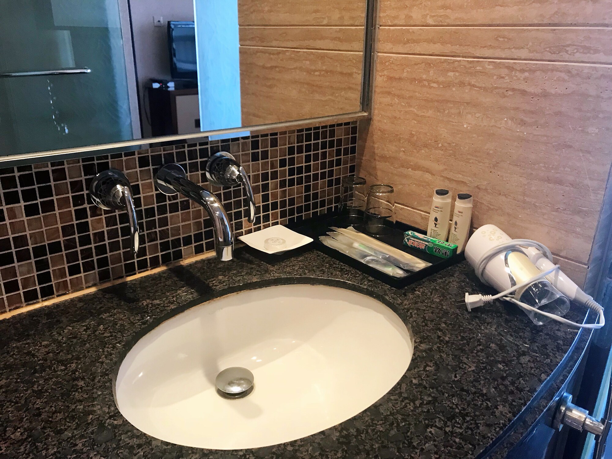 EXECUTIVE, SUITE, KING BED