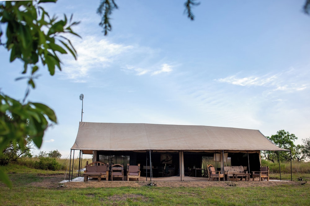 Gnu Mara River Camp 2/50