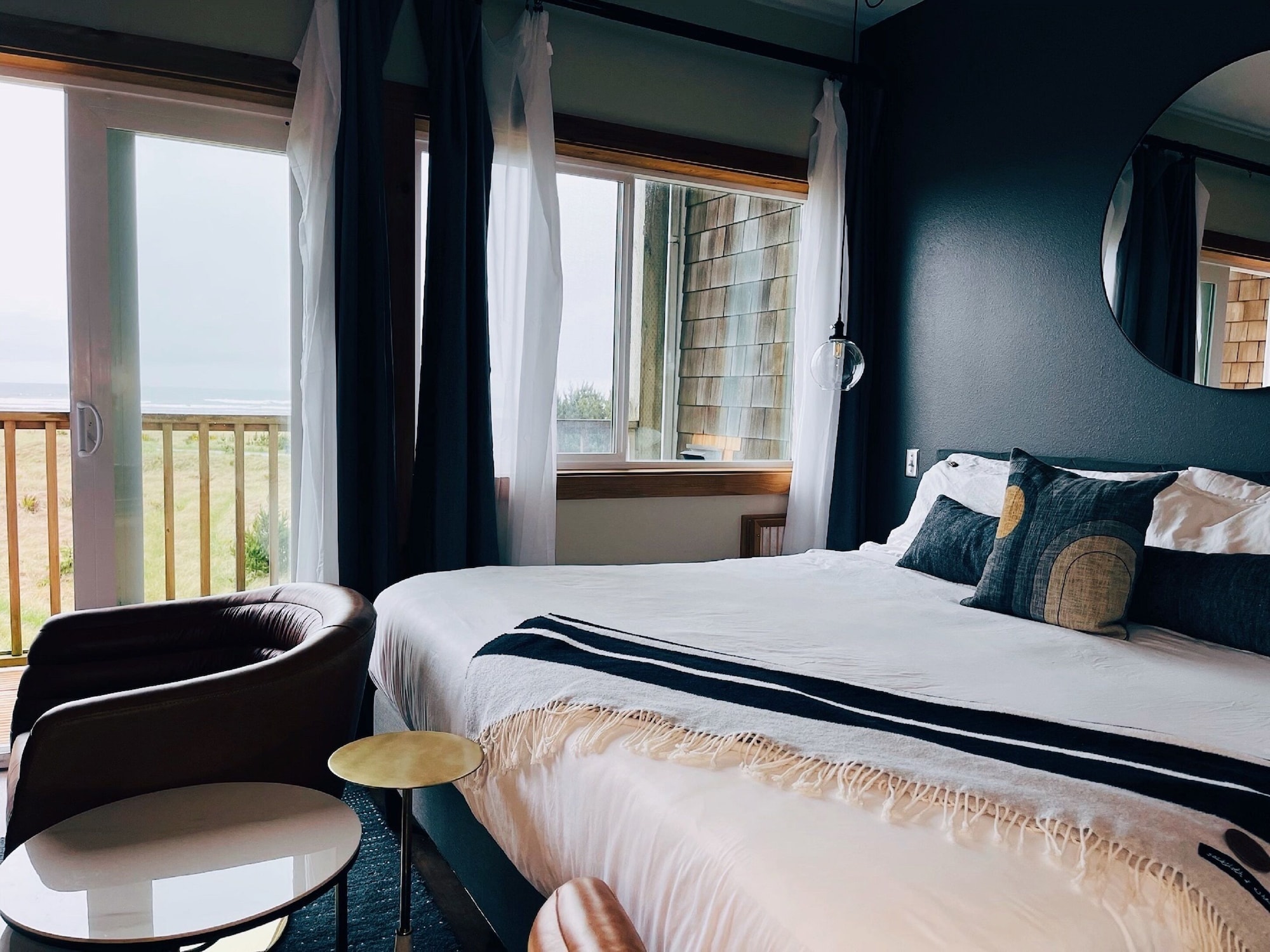 Middle, Studio, King Bed, Ocean View, Adult Only